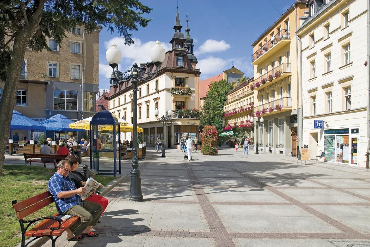 Aparthotel Dom Zdrojowy Jelenia Góra Exterior foto