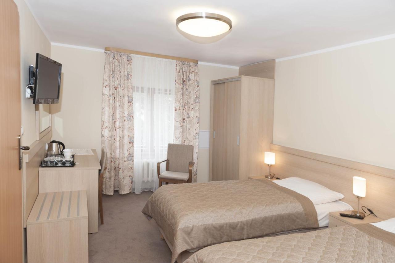 Aparthotel Dom Zdrojowy Jelenia Góra Habitación foto