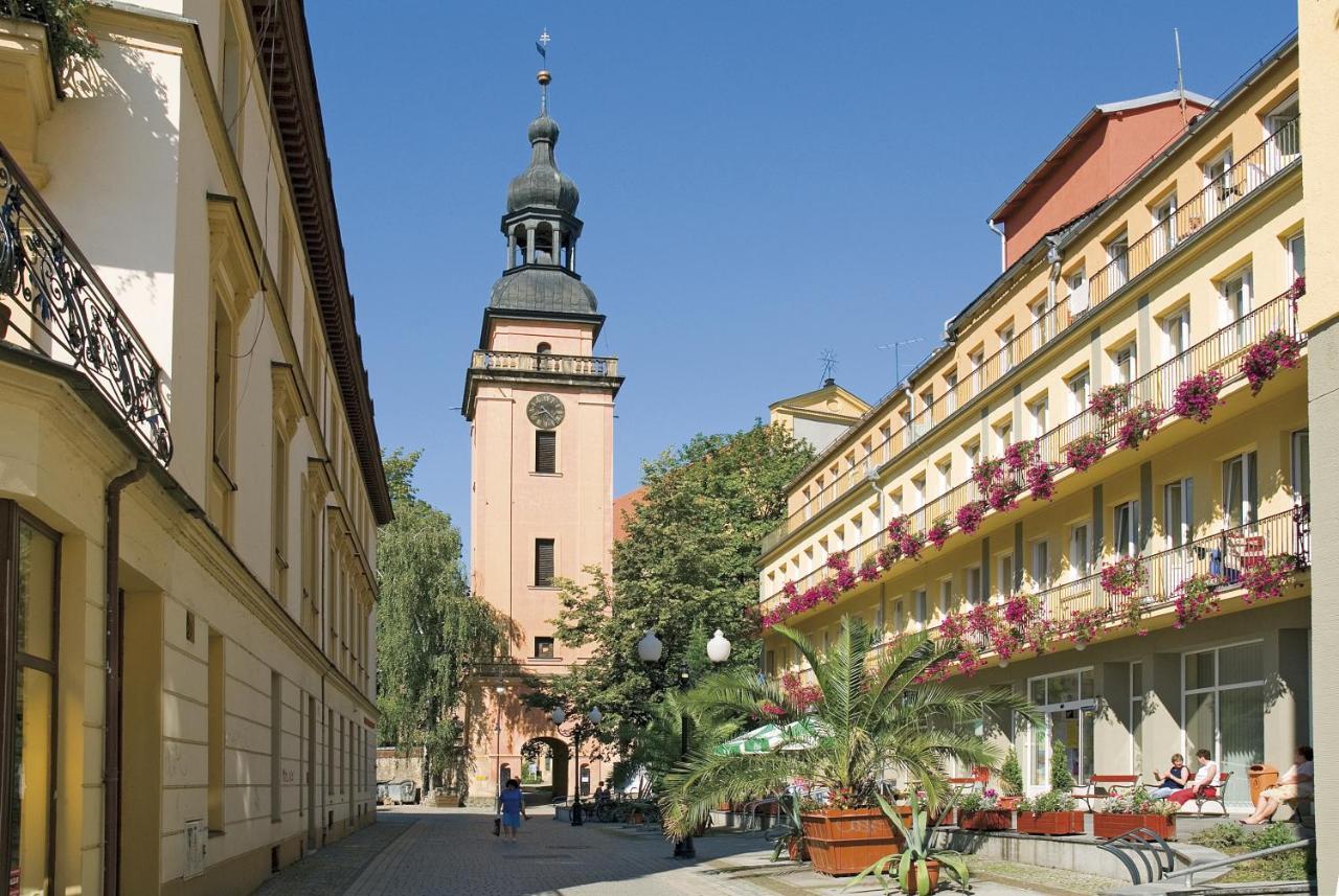 Aparthotel Dom Zdrojowy Jelenia Góra Exterior foto